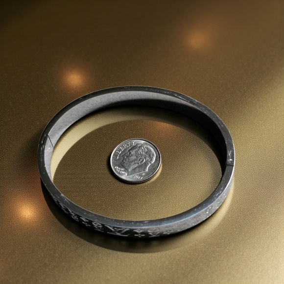 Silver Patterned Bracelet - Picture 9 of 9